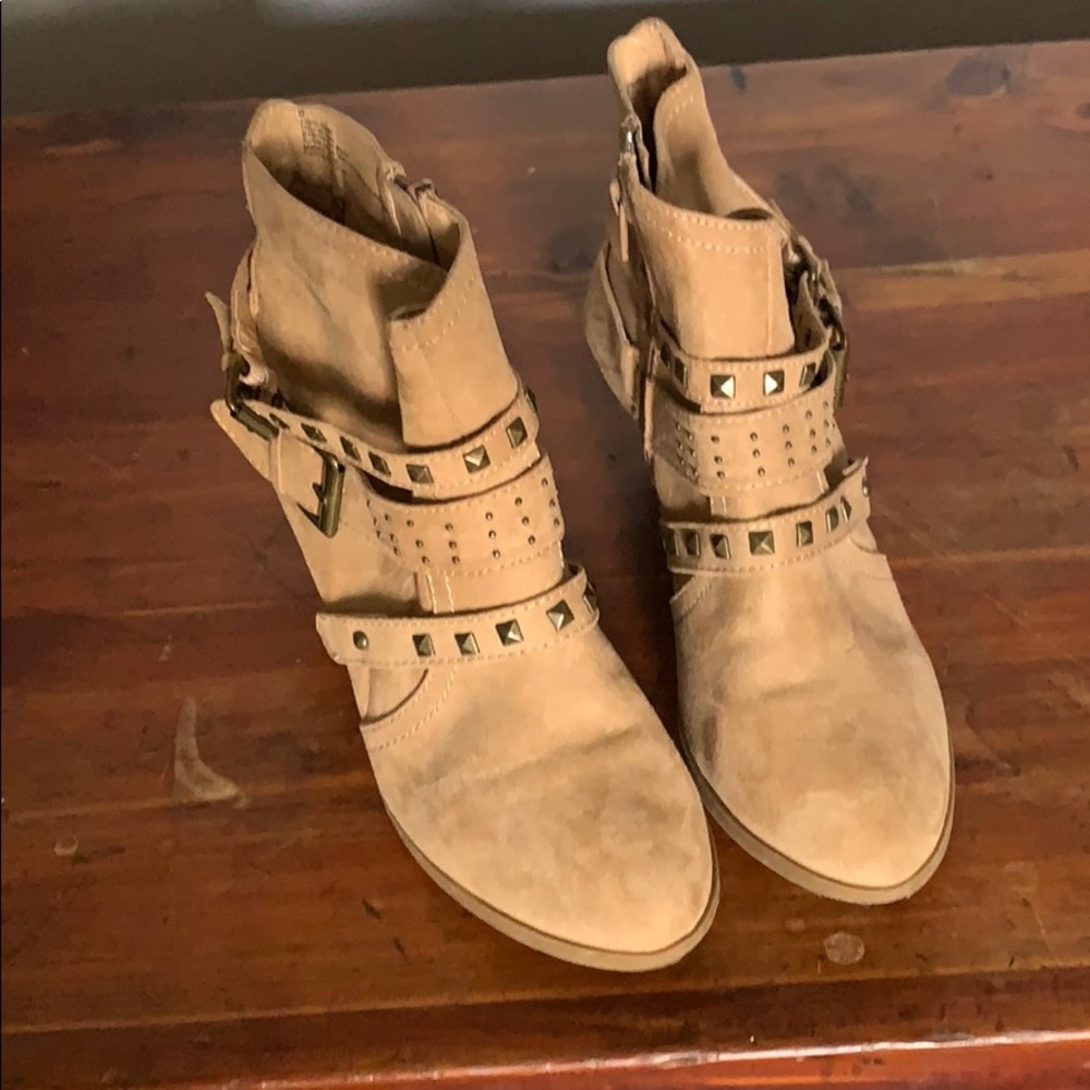 Express Booties. Size 8 - Picture 4 of 7